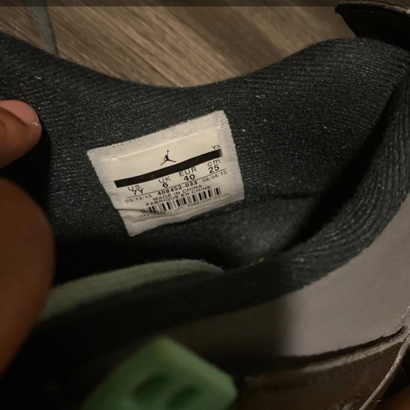 Jordan 4s - Picture 4 of 5
